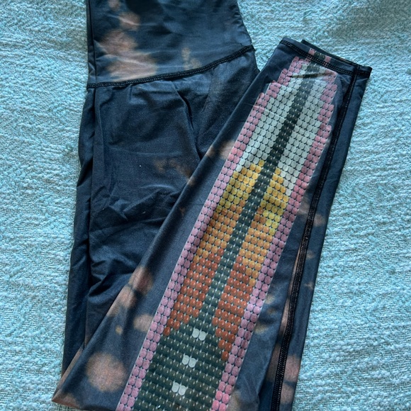 Teeki yoga pants size M - Picture 2 of 8